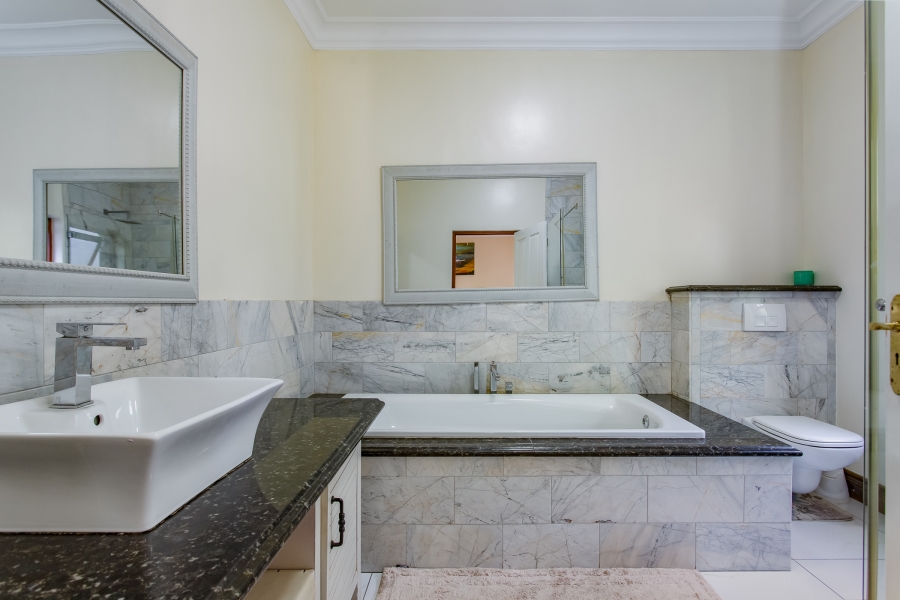 5 Bedroom Property for Sale in Val De Vie Estate Western Cape